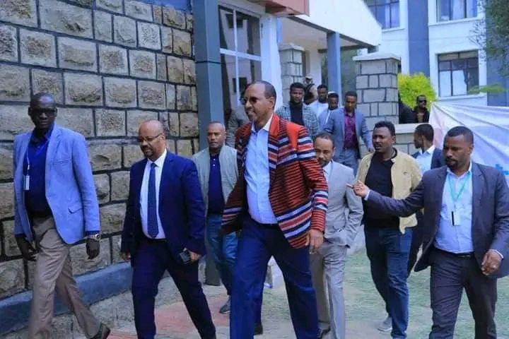 ክቡር አቶ አደም ፋራህ በሆሳዕና ማዕከል ከ’ዕዳ ወደ ምንዳ’ በሚል መሪ ሀሳብ እየተሰጠ በሚገኛዉ ሀገራዊ የአመራር ሥልጠና መድረክ ላይ ተገኝተዋል