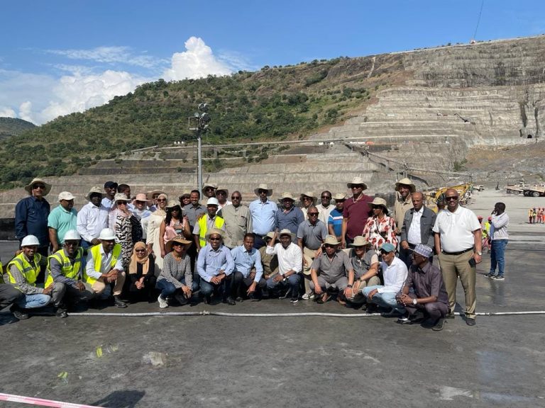 ከፍተኛ የመንግሥት የስራ ኃላፊዎች የኮይሻ የሃይል ማመንጫ ፕሮጀክትን ጎበኙ።