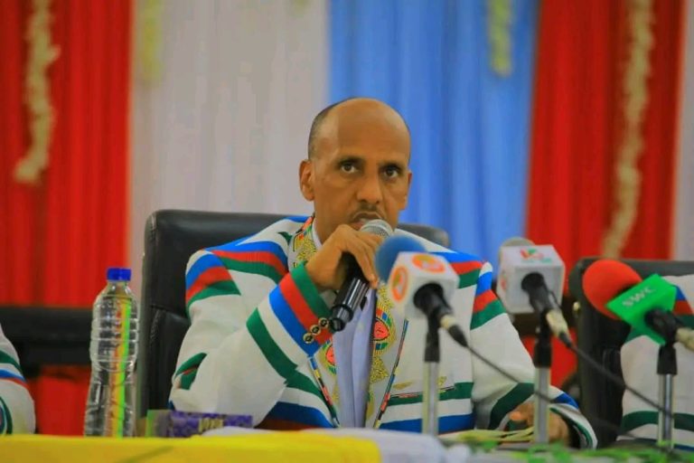 የሚያለዩንና የሚያናቁሩንን ነጠላ ትርክቶች በመተው የጋራ የሚያደርጉንና ገዥ ትርክቶችን ማጽናት ይገባል ። ርዕሰ መስተዳደር ሙስጠፌ መሀመድ