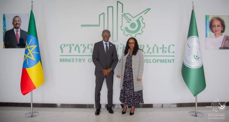 የፕላንና ልማት ሚኒስትር ፍጹም አሰፋ(ዶ/ር) በኢትዮጵያ የተመድ የልማት ፕሮግራም ተወካይ ጋር ተወያዩ::