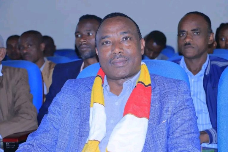 ርዕሰ መስተዳድር ዶክተር ኢንጂነር ነጋሽ ዋጌሾ ከዳውሮ ዞን ከተወጣጡ የማህበረሰብ ተወካዮች ጋር ተወያዩ::