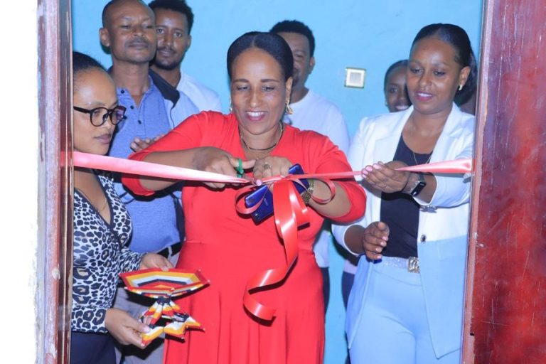 ውስን የሆነውን ሀብት እና ውድ ጊዜያችንን በአግባቡ ለመጠቀም ተግባራትን በቴክኖሎጂ አስደግፎ ማከናወን እንደሚገባ የደቡብ ምዕራብ ኢትዮጵያ ህዝቦች ክልል ምክር ቤት ምክትል አፌ ጉባኤ አሳሰቡ።