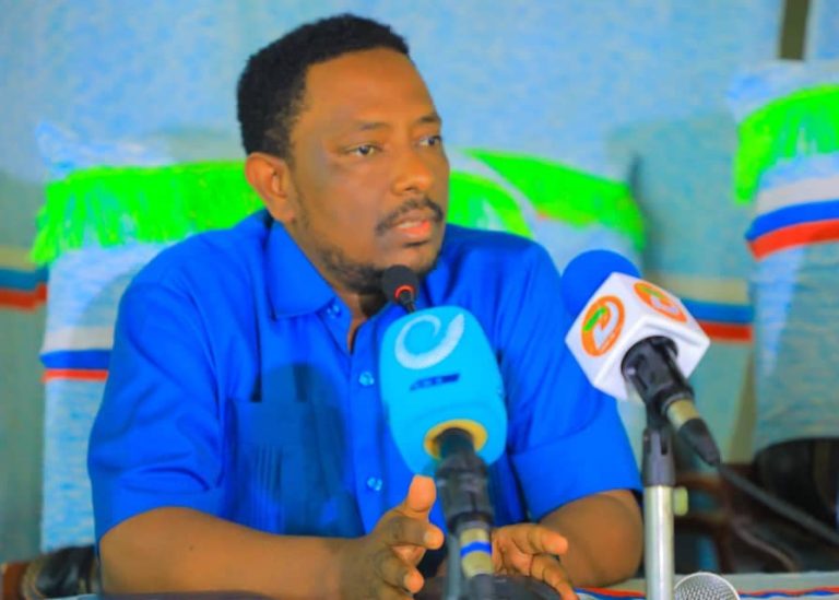 በጥናትና ምርምር የተለዩና የተሻሻሉ ዝርያዎችን በማስፋፋት የአርሶአደሩን ተጠቃሚነት ማሳደግ ይገባል ፡፡ አቶ ማስረሻ በላቸው