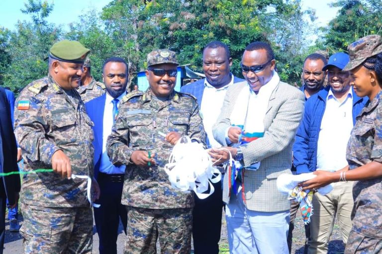 ዶ/ር ኢንጂነር ነጋሽ ዋጌሾ 502ኛ ህዳሴ ኮር የመከላከያ ሰራዊት ሬጅመንት መኖሪያ ካምፕ መርቀው ከፈቱ