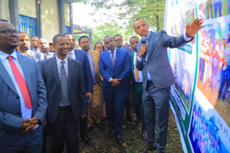 የክልሉ የመንግሥት ኮሙኒኬሽን ጉዳዮች ቢሮ የፎቶግራፍ አውደርእይ አካሄደ ።