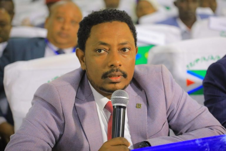 አስፈፃሚ ተቋማት በምክር ቤቱ አባላት ለተነሱት ጥያቄዎች ምላሽና ማብራሪያ እየሰጡ ይገኛል።