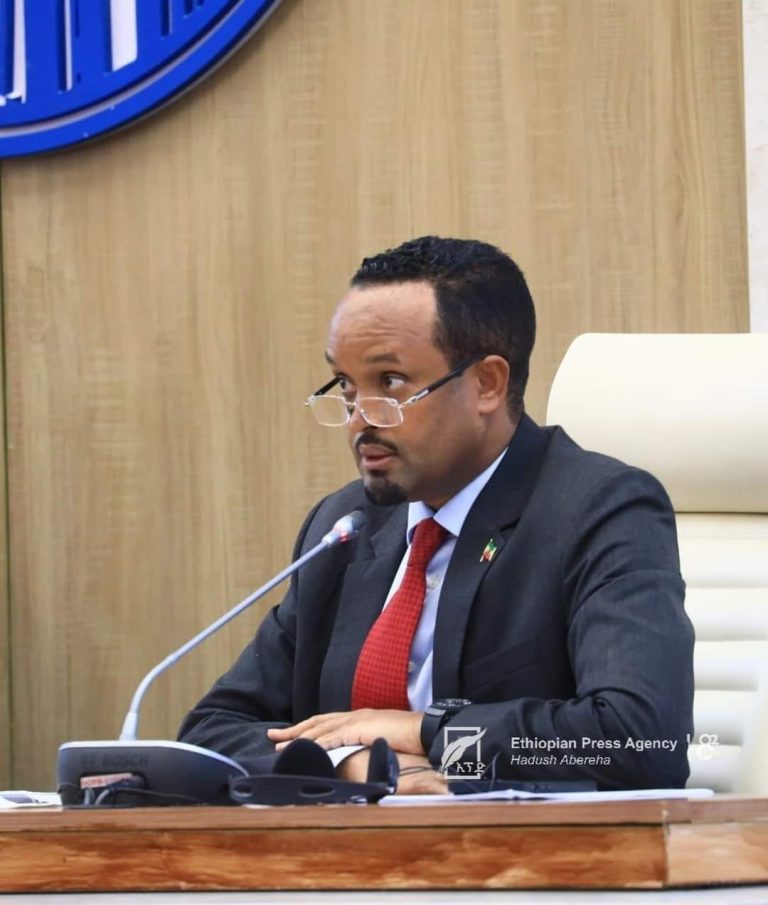 የማክሮ ኢኮኖሚ ፖሊሲ ትግበራ በዝቅተኛ የኑሮ ደረጃ የሚገኙ ዜጎችን ታሳቢ በማድረግ ሀገራዊ ዕድገትን በሚያስቀጥል አግባብ በጥብቅ ቁጥጥር የሚተገበር ነው – አቶ አሕመድ ሺዴ