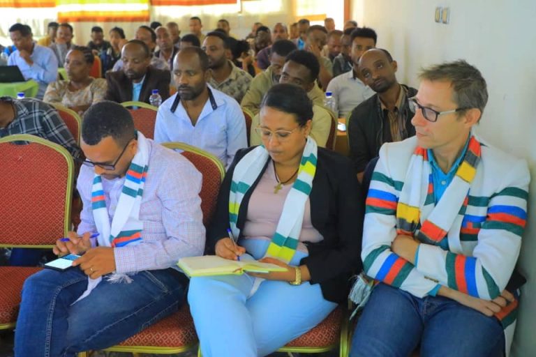 በክልሉ የአርሶ አደር ማሣ ላይ ት/ቤት (FFS)ተቋማዊ ለማድረግ ያለመ የምክክር መድረክ በቦንጋ ከተማ ተካሄደ