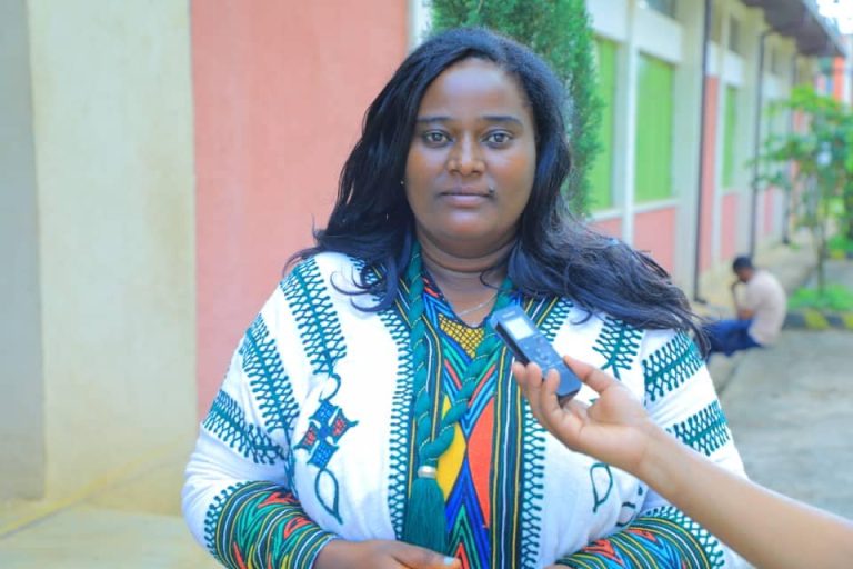የጸረ_ሙስና ትግሉን ውጤታማ ለማድረግ በትምህርት ቤት ደረጃ በትኩረት ሊሰራበት እንደሚገባ አንዳንድ አስተያዬት ሰጪዎች ጠየቁ ።