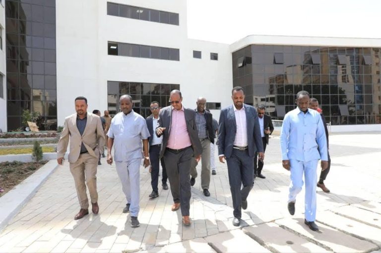 አቶ አደም ፋራህ በአዳማ ከተማ አስተዳደር የአንድ ማዕከል አገልግሎት አሰጣጥ ስርዓትን ጎበኙ