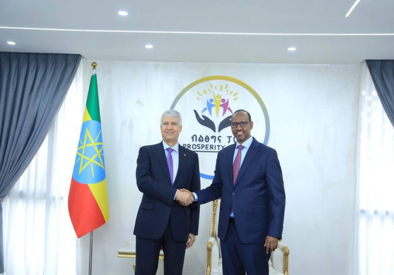 የብልጽግና ፓርቲ ምክትል ፕሬዝዳንት አደም ፋራህ ከሞሮኮው አር ኤን አይ ፓርቲ ተወካይ ጋር ተወያዩ
