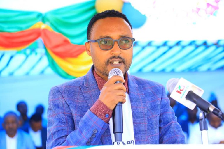 12 ነጥብ 7 ሚሊዮን ብር በሆነ ወጪ በኦሚያ ቀበሌ የተገነባው የንጹህ መጠጥ ውሃ 3162 ነዋሪዎችን ተጠቃሚ እንደሚያደርግ ተገልጿል ።