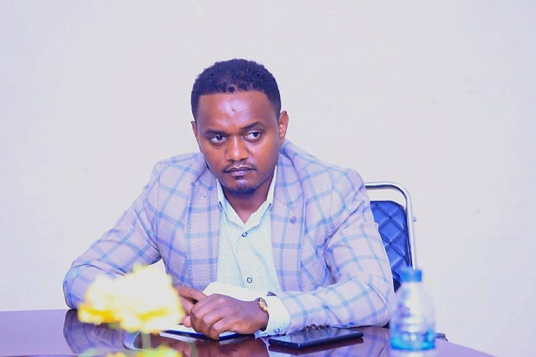የፌደራል እና የክልል የህዝብ ተወካዮች ምክር ቤት አባላት ከሰሜን ቤንች ወረዳ ህዝብ ጋር በልማትና በመልካም አስተዳደር ችግሮች ዙሪያ ተወያዩ።