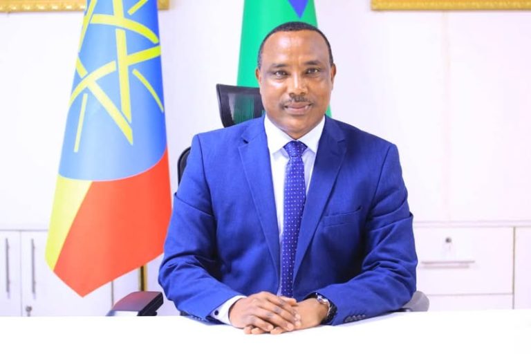 ርዕሠ መስተዳድር ዶክተር ኢንጂነር ነጋሽ ዋጌሾ እንኳን ለፍቼ ጫምባላላ ዘመን መለወጫ በዓል በሰላም አደረሳችሁ ሲሉ መልካም ምኞታቸውን ገልጸዋል ፡፡