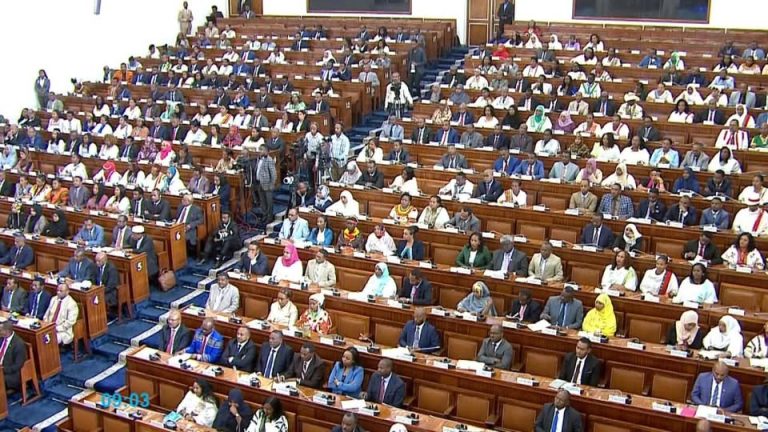 በሕዝብ ተወካዮች ምክር ቤት 5ኛ ዓመት የሥራ ዘመን 10ኛ መደበኛ ስብሰባ የምክር ቤቱ አባላት ለጠቅላይ ሚኒስትር ዐቢይ አሕመድ (ዶ/ር) ካነሷቸው ጥያቄዎች፡-